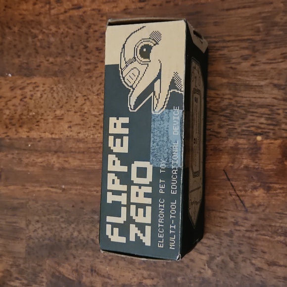 Flipper Zero 0 Electronic Pet Multi Tool Educational Device New Sealed Box - Picture 2 of 4